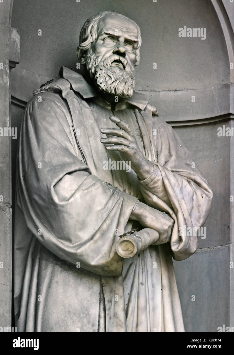 Galileo Galilei 1564 - 1642 era un italiano polymath: astronomo e fisico, ingegnere, filosofo e matematico.Statua della Galleria degli Uffizi di Firenze e la toscana italia. da Aristodemo Costoli Foto Stock
