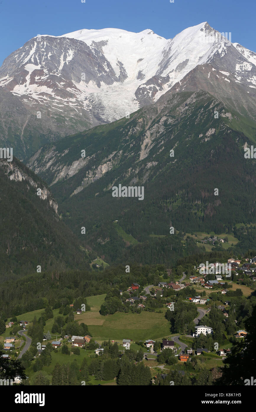 alpi francesi. Massiccio del monte bianco. Saint nicolas de veroce villaggio. francia. Foto Stock