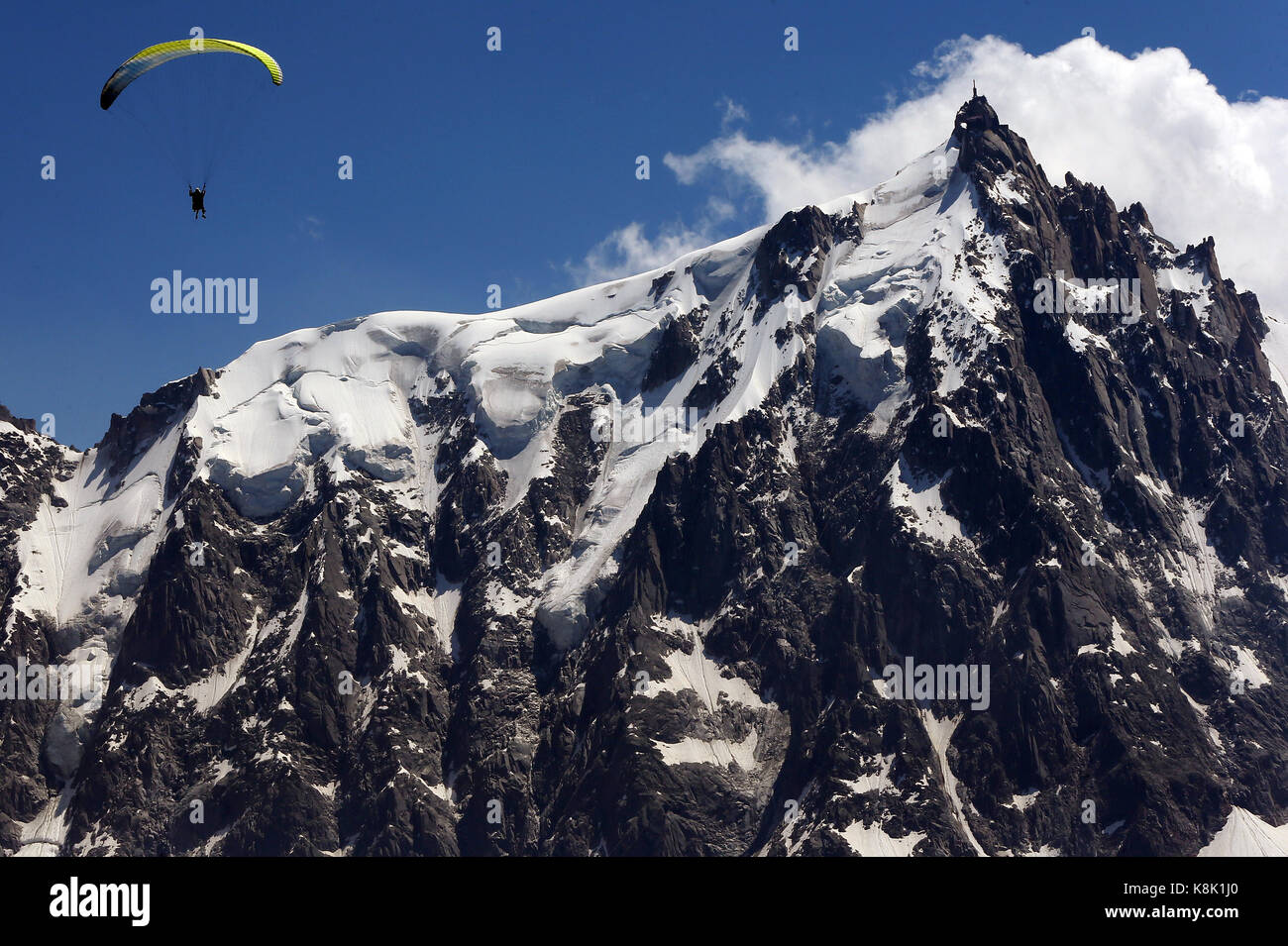 Le alpi francesi. mont blanc massif. paraglading. Francia. Foto Stock