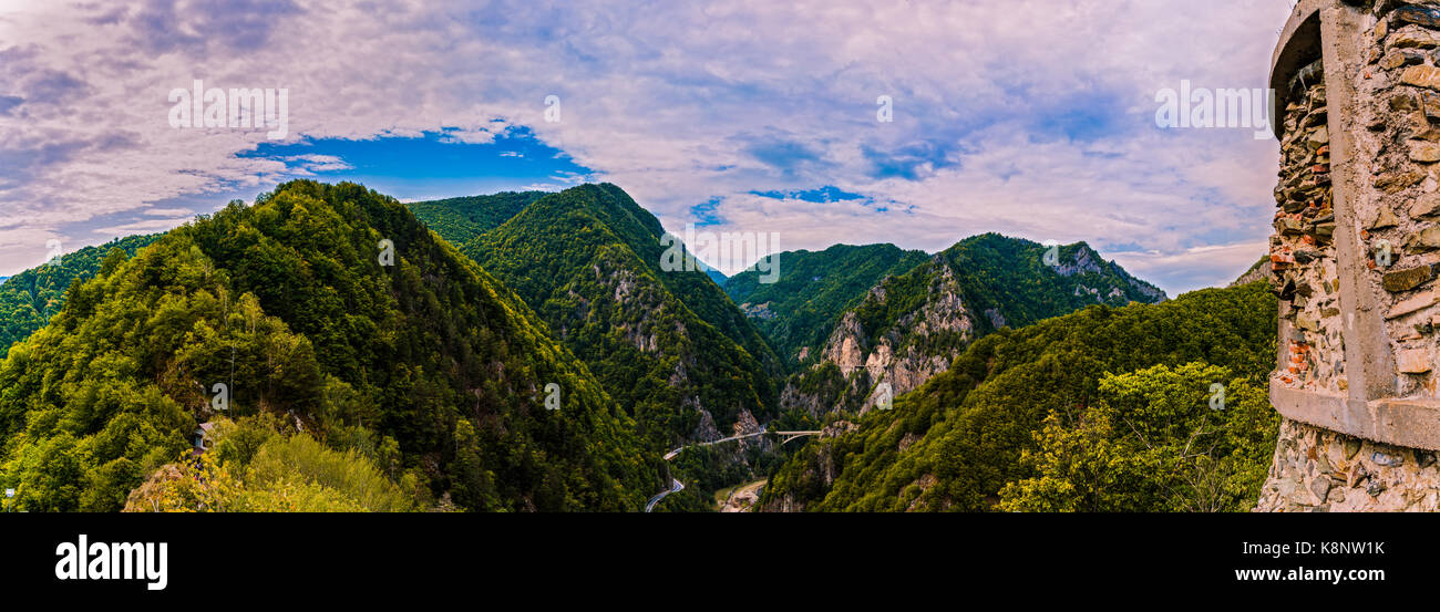 Immagine della Fortezza di Poienari - chiamato anche dracula rifugio di capananenii pamanteni Foto Stock