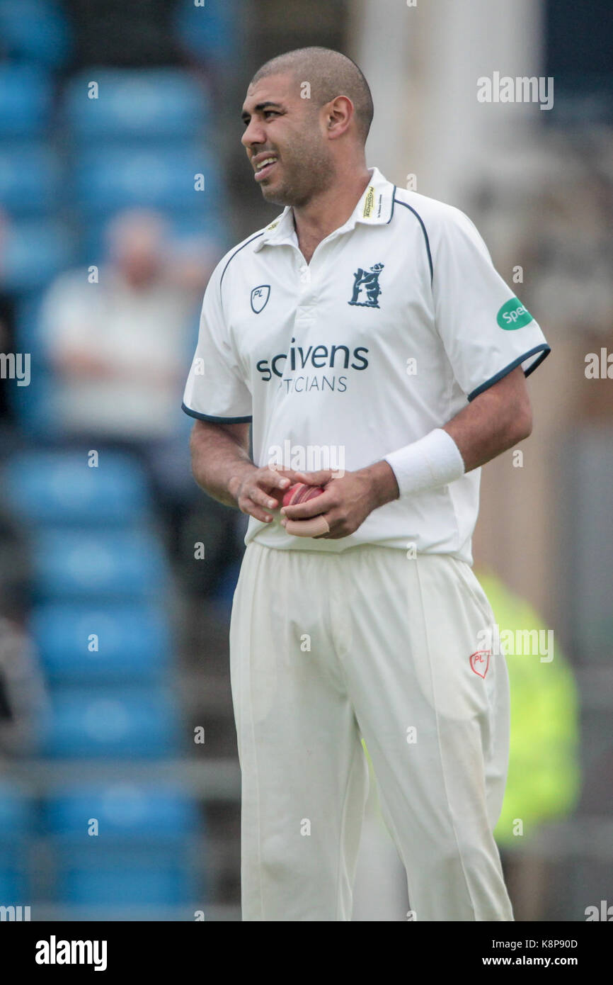 Leeds, Regno Unito. Xx Settembre, 2017. jeetan patel (warwickshire ccc) circa di ciotola. yorkshire ccc v warwickshire ccc mercoledì 21 settembre 2017 a headingley. foto di mark p doherty. Credito: catturati fotografia di luce limitata/alamy live news Foto Stock