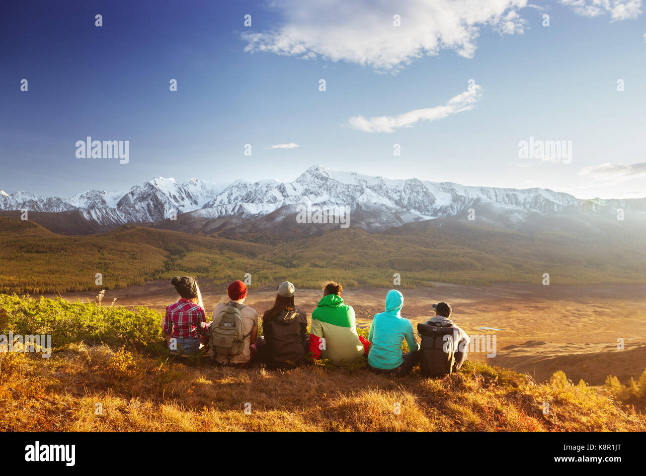 Un piccolo gruppo di amici montagne concetto di viaggio Foto Stock