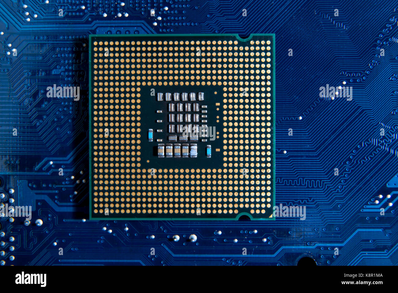 Cpu su scheda di circuito background. scheda madre del computer. Foto Stock