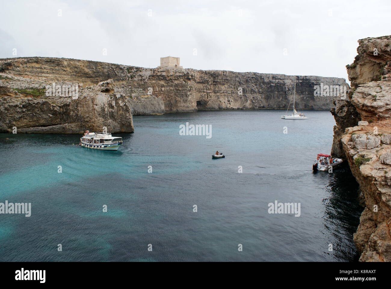 Vista alla Laguna Blu di Comino e Malta Foto Stock