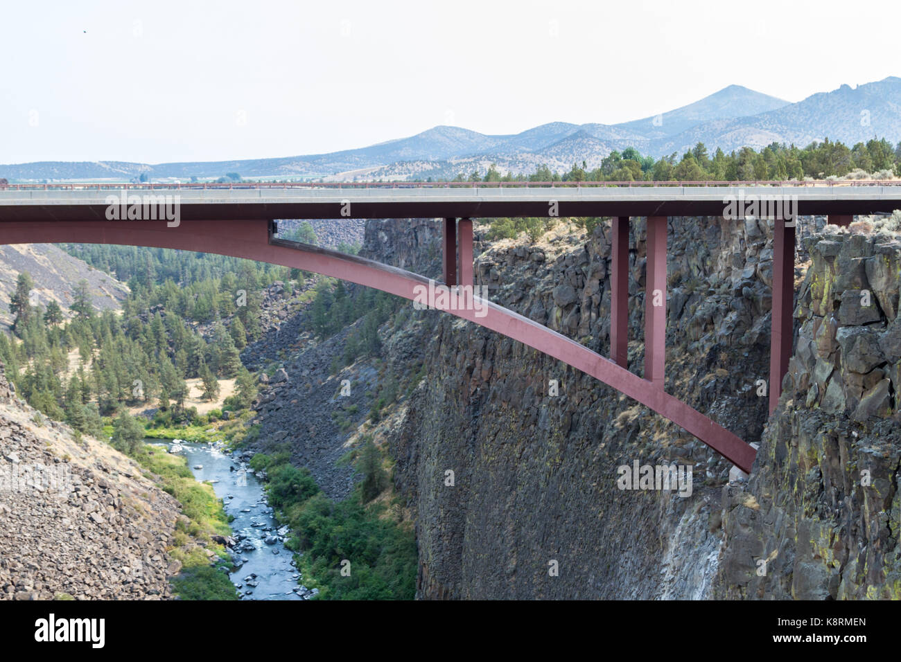 Vista di una sezione del fiume storto in oregon dall'alto ponte in Peter Skene Ogden parco dello stato Foto Stock