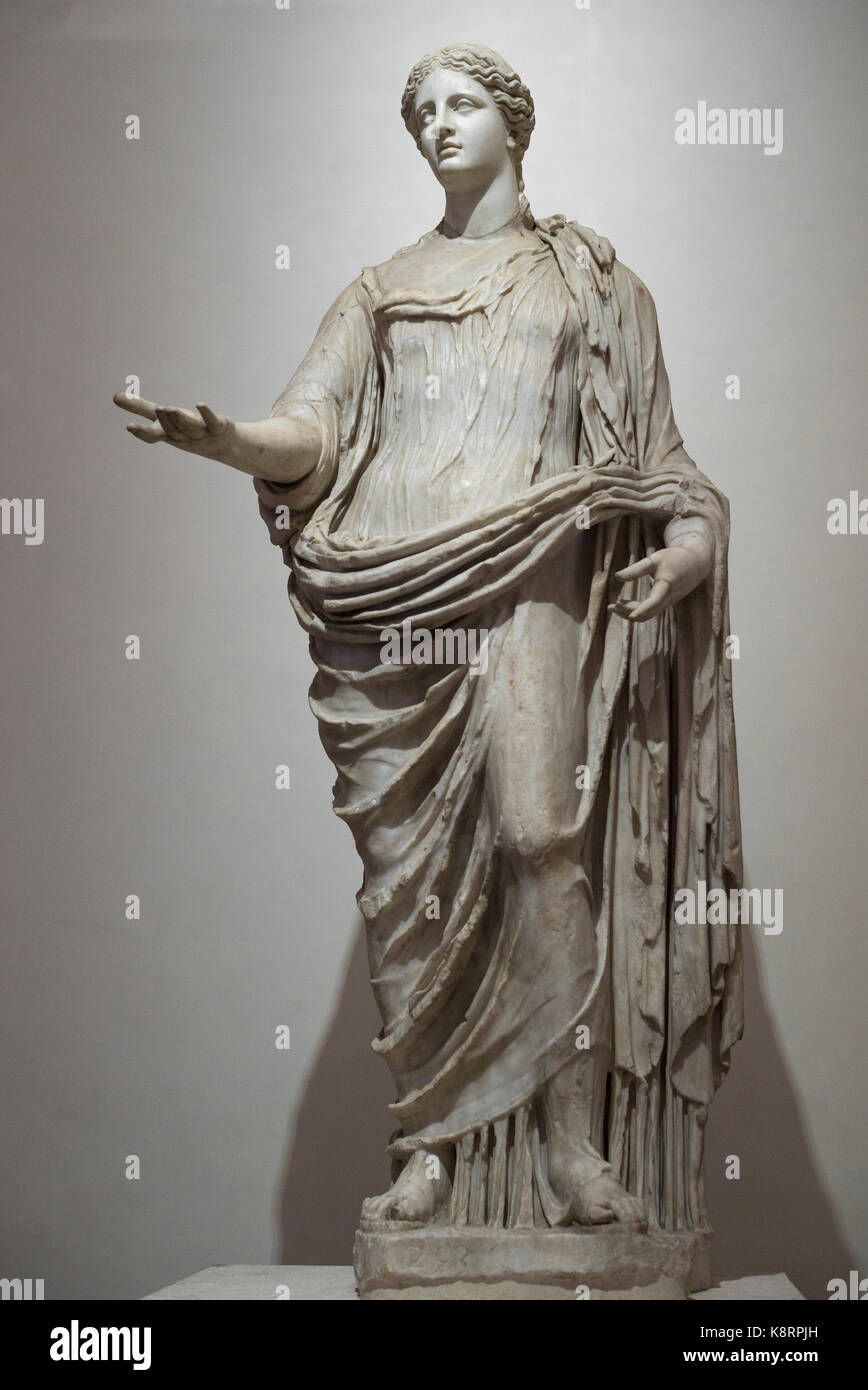 Roma. L'Italia. Ii secolo d.c. statua di Demetra, dea del raccolto, il pensiero di essere basato su un originale greco della fine del V secolo A.C. Palazzo Foto Stock