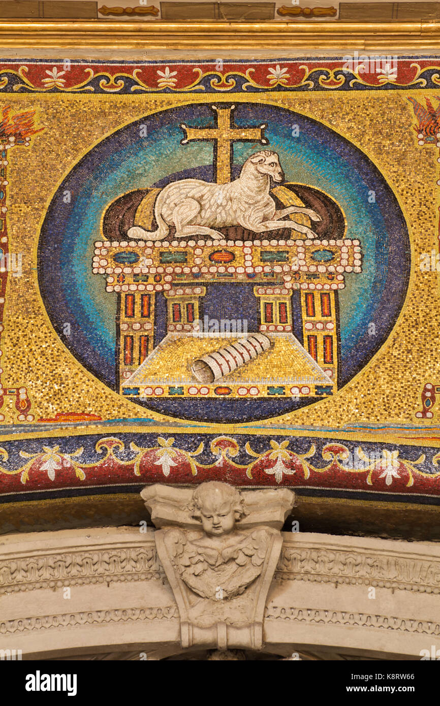 Agnello di Dio - arco trionfale Mosaico - un capolavoro del VI secolo arte ecclesiastica - Basilica dei santi Cosma e Damiano - Roma Foto Stock