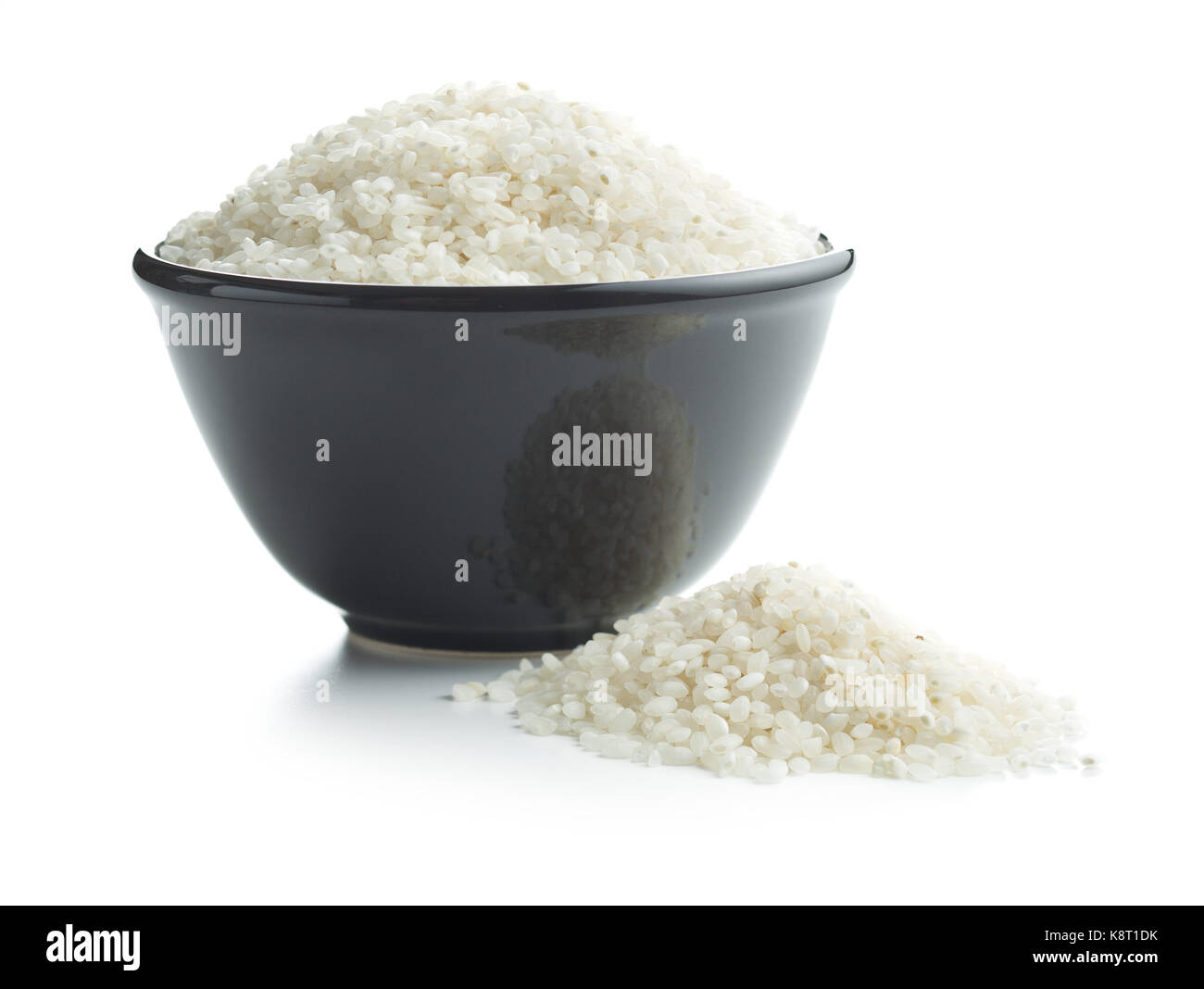 Bianco di riso sushi nel recipiente isolato su sfondo bianco. Foto Stock