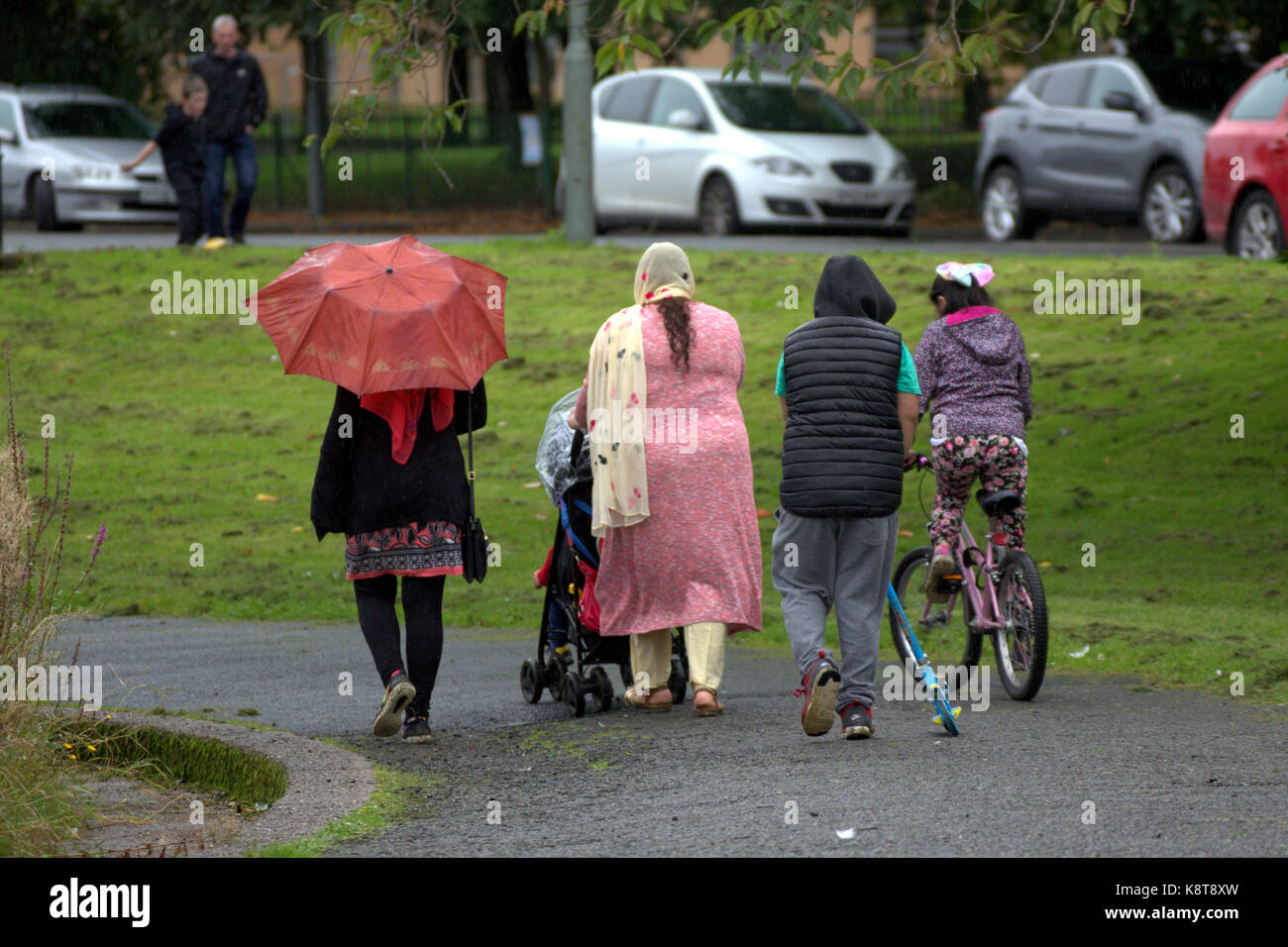 Parco knightswood bambini famiglia asiatica Foto Stock