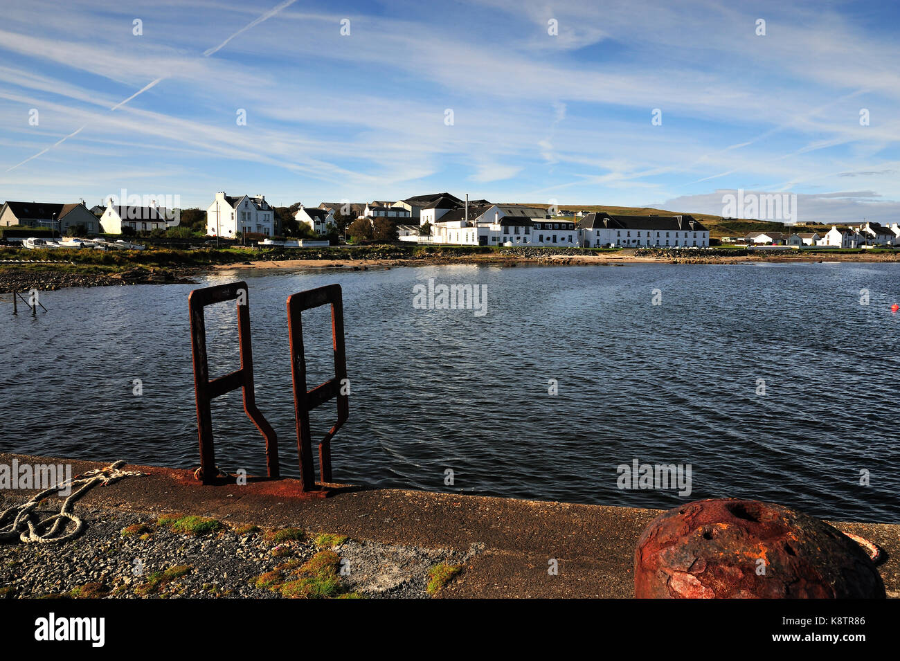 Bruichladdich distilleria di whisky sulle rive di Loch Indaal Islay Scozia Scotland Foto Stock