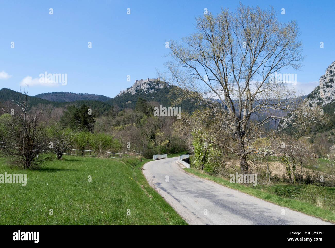 Strada per château de puilaurens, Francia Foto Stock