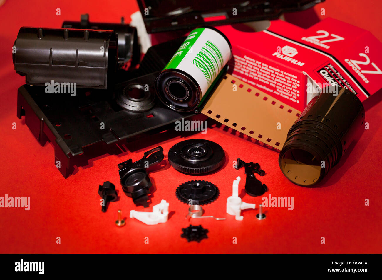 Vista esplosa della pellicola monouso telecamera (l'uno-tempo-utilizzare la telecamera) - USA Foto Stock