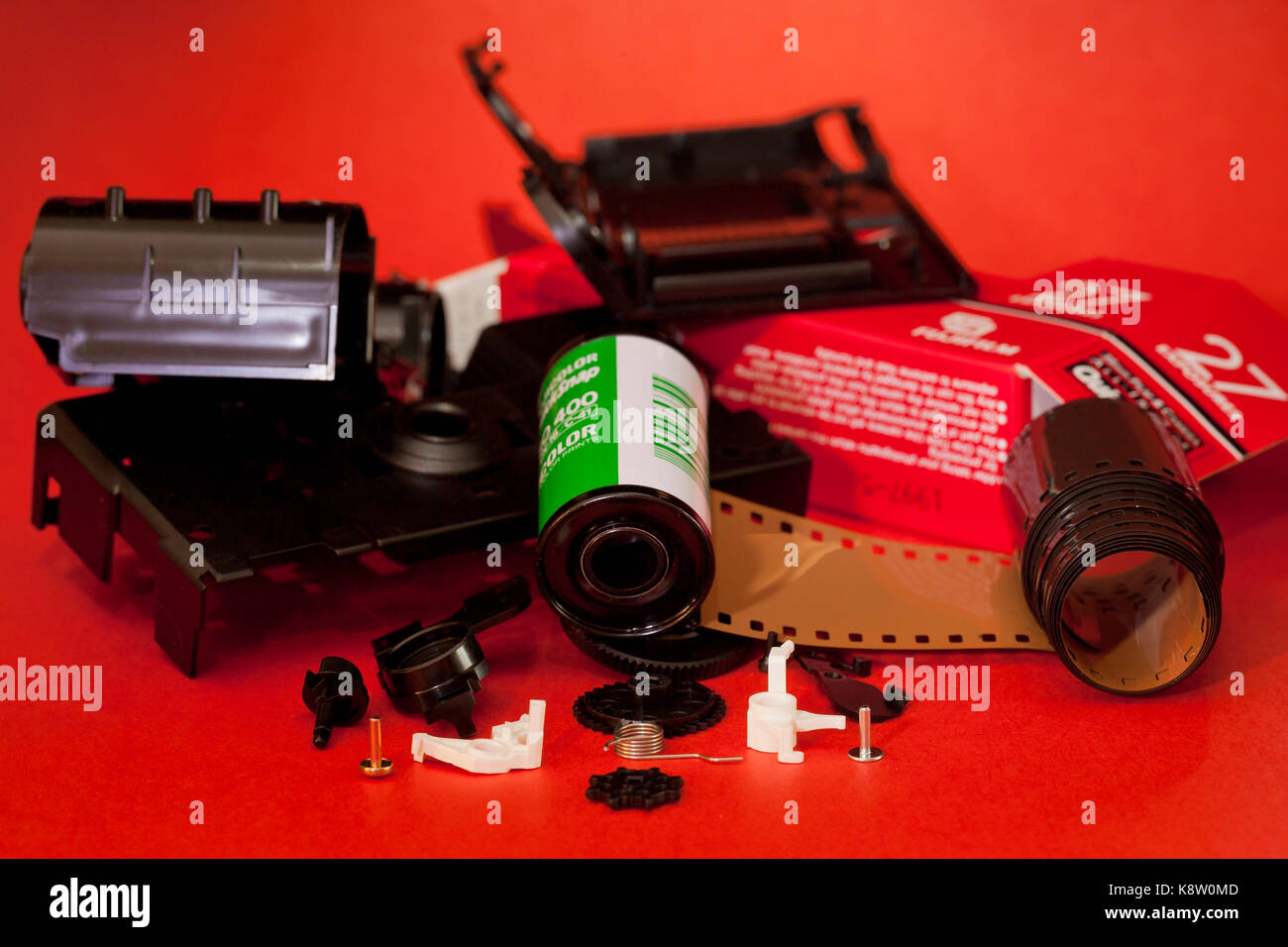 Vista esplosa della pellicola monouso telecamera (l'uno-tempo-utilizzare la telecamera) - USA Foto Stock