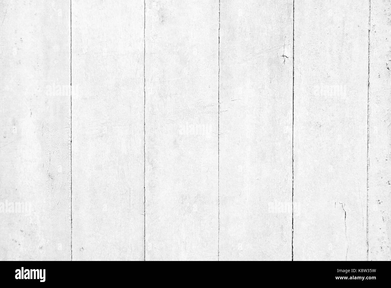 Turbati e rustico di vernice bianco sullo sfondo di legno Foto Stock