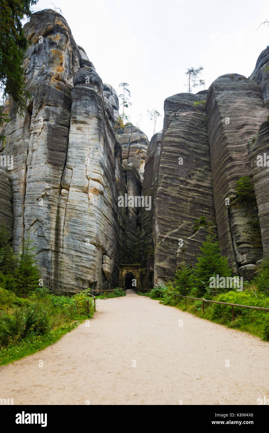 Gotic cancello in rocce unica montagna skaly adrspasske nel parco nazionale di adrspach, Repubblica ceca Foto Stock