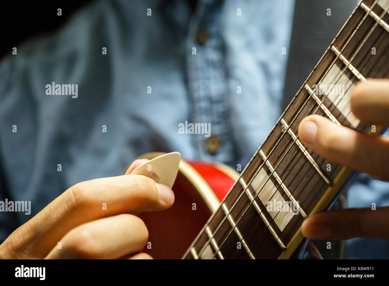 Chitarra elettrica di close-up per suonare jazz rock musica Foto Stock