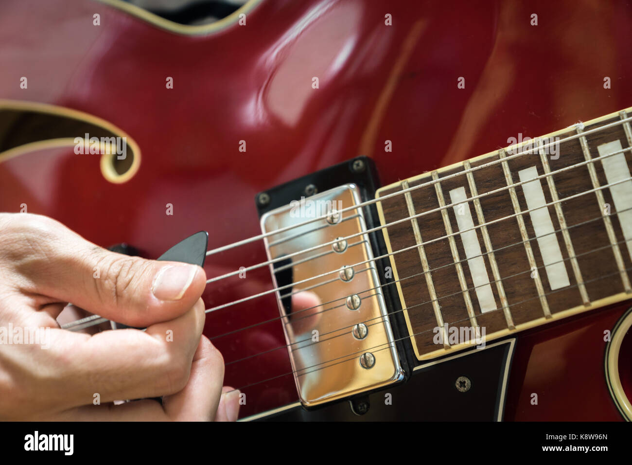 Chitarra elettrica di close-up per suonare jazz rock musica Foto Stock