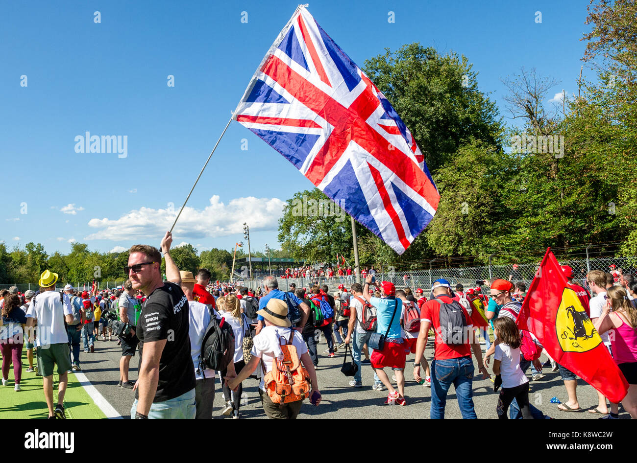 Ventola Btirish con Union Jack flag al 2017 italiano F1 Grand Prix di Monza Foto Stock