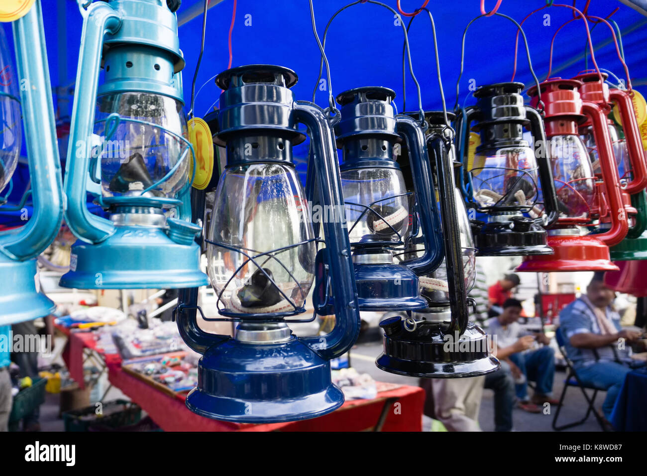 Lanterna vintage venduti a pasar carati o noto anche come mercato di antiquariato in Ipoh, Perak, Malaysia. Foto Stock