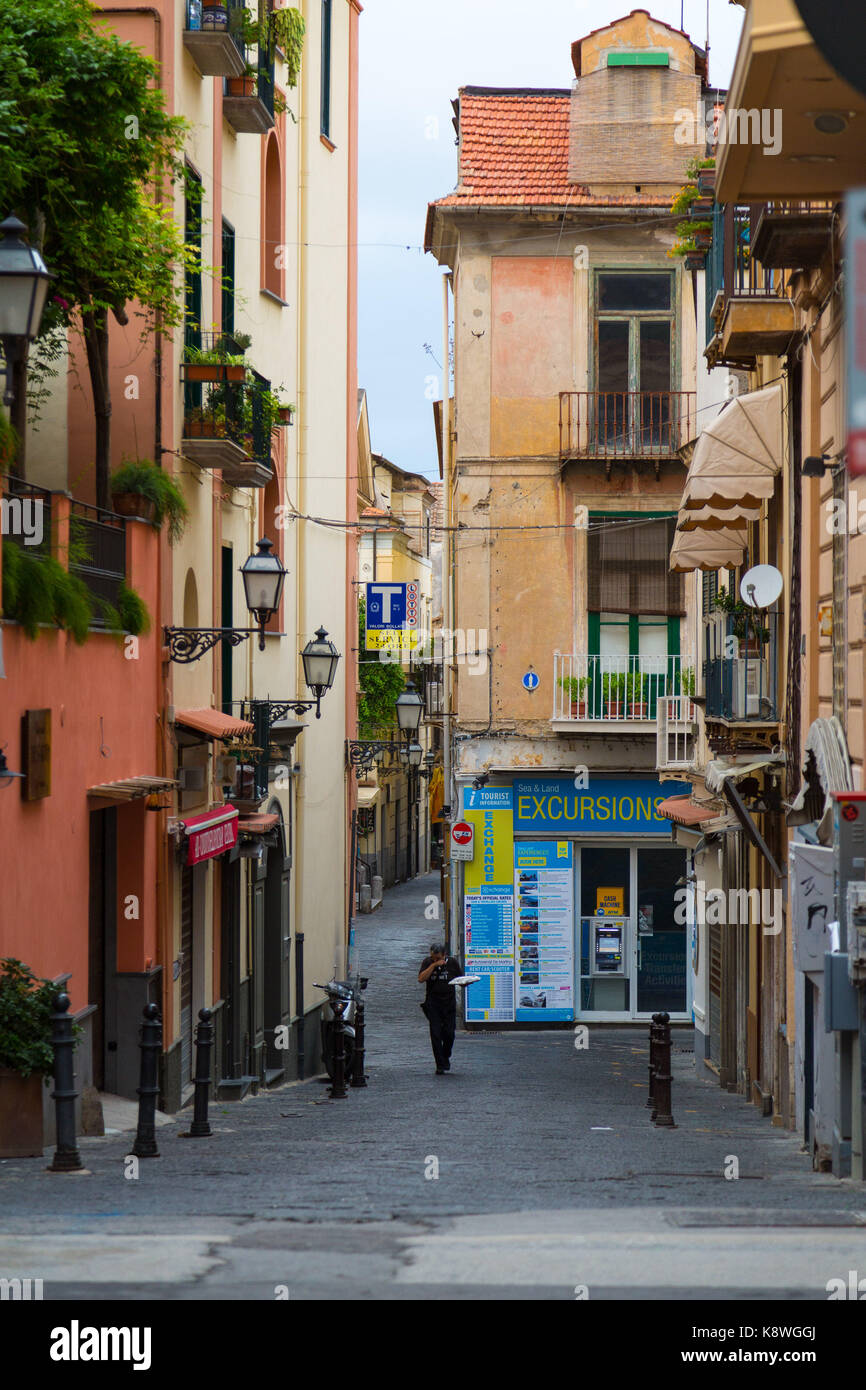 Sorrento, Italia, Settembre 17 2017. tranquille strade allo spuntar del giorno a sorrento, Italia. © paul davey Foto Stock