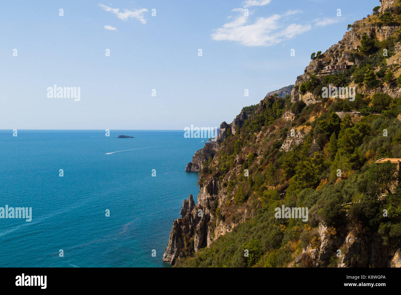 Positano, Italia, 16 settembre 2017. una vista sul mar Mediterraneo dalla strada per Positano, Italia. © paul davey Foto Stock