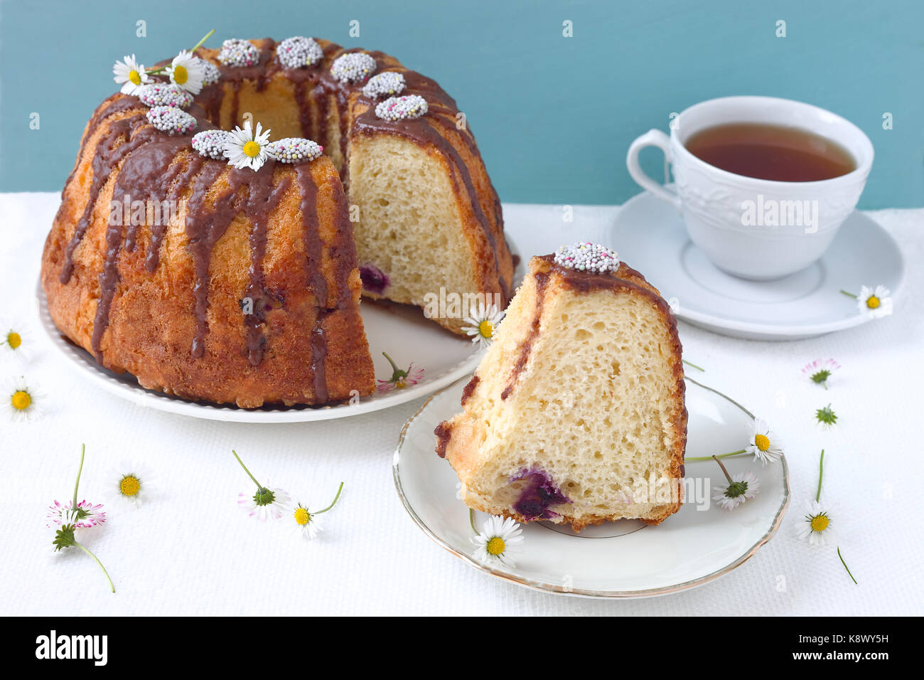 Salsa al cioccolato bundt cake. Foto Stock