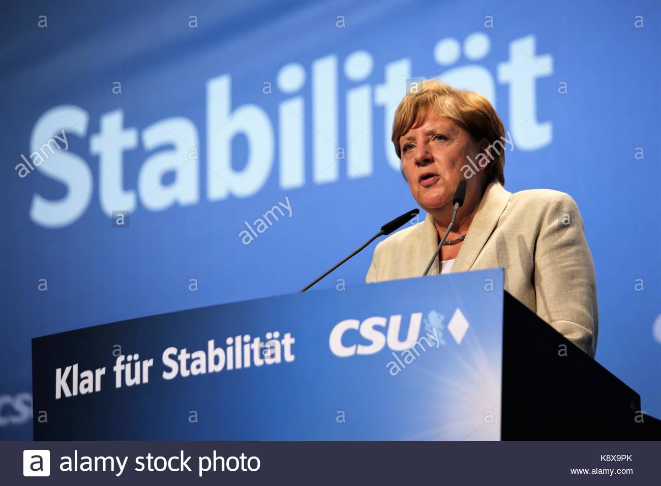Il cancelliere tedesco Angela Merkel parla in un rally a Erlangen Bavaria durante la campagna elettorale Foto Stock
