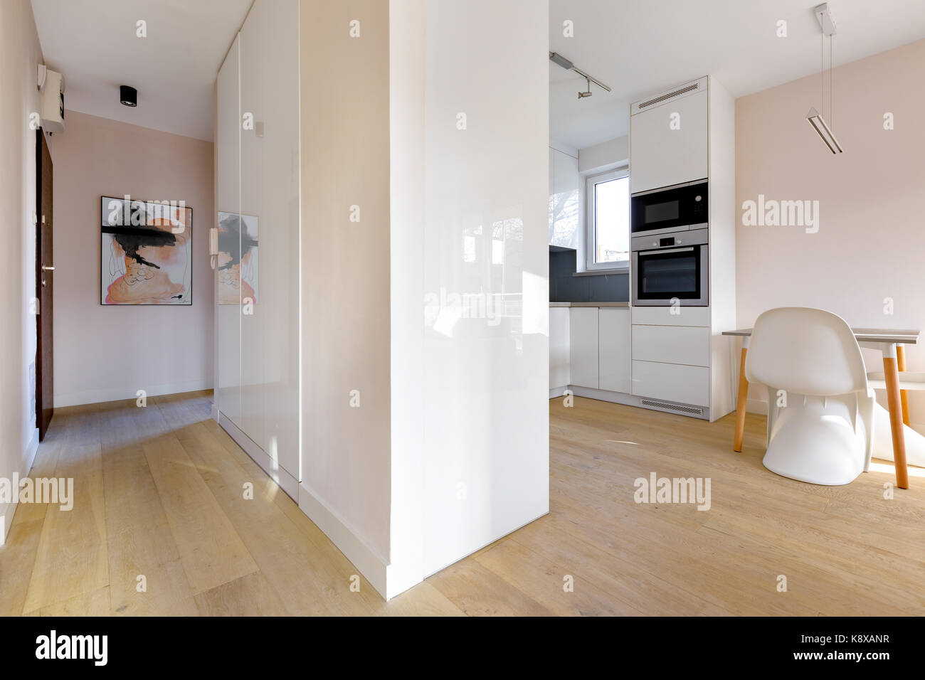 Casa moderna interni, vista dal corridoio per cucina foto & immagine ... Casa moderna interni