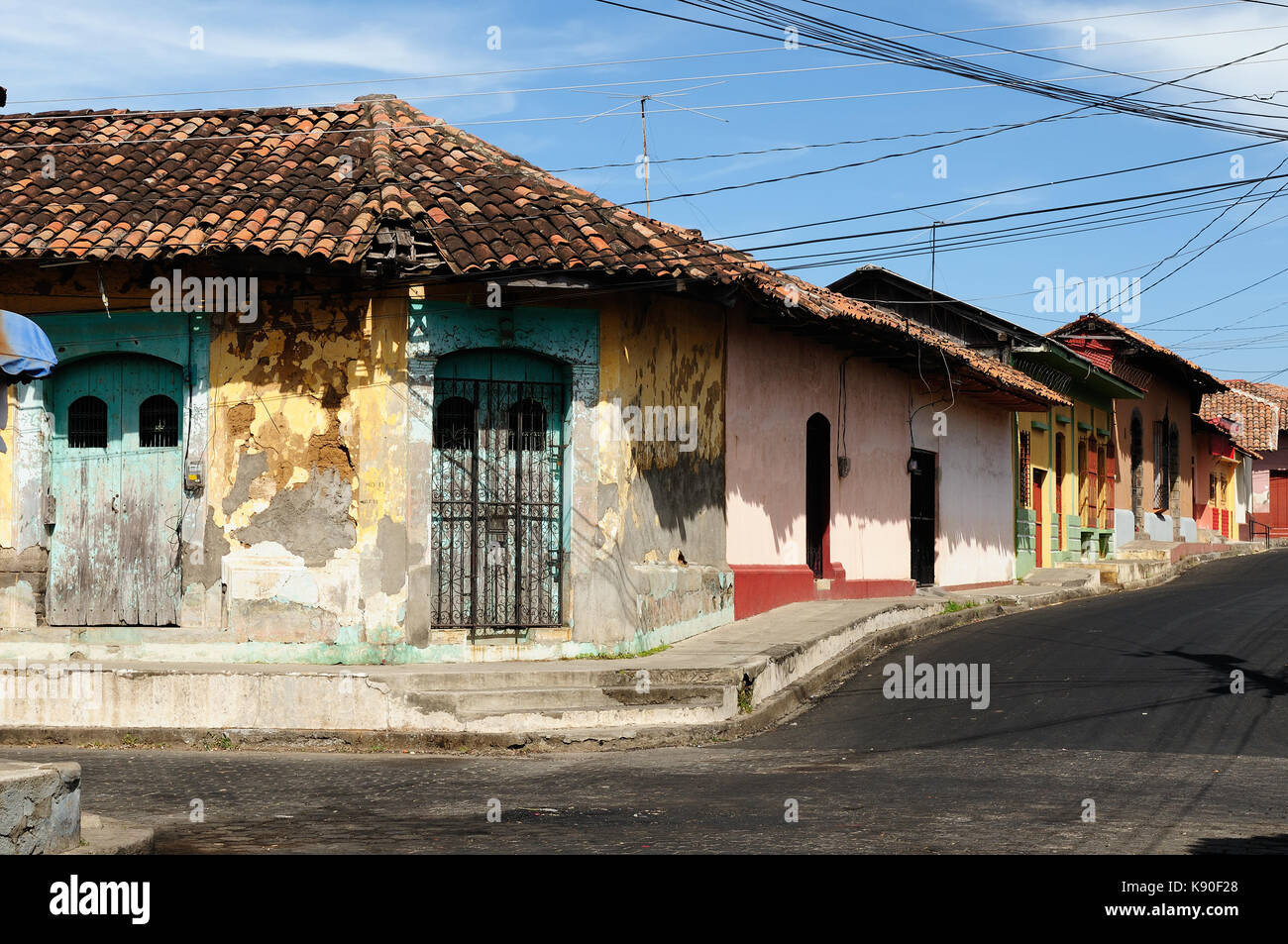 America centrale, Leon - il coloniale città spagnola in Nicaragua ha ampia cattedrale in America centrale e la colorata architettura Foto Stock