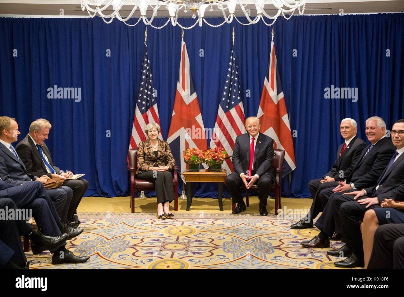New york, new york, Stati Uniti d'America. Xxi sett, 2017. Presidente statunitense Donald Trump durante un incontro bilaterale con il primo ministro britannico theresa maggio a margine della 72esima sessione dell' assemblea generale delle Nazioni Unite presso il palace hotel il 20 settembre 2017 a New York City. Credito: planetpix/alamy live news Foto Stock