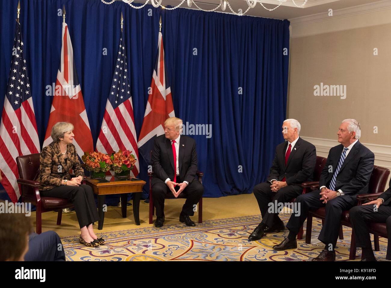 New york, new york, Stati Uniti d'America. Xxi sett, 2017. Presidente statunitense Donald Trump durante un incontro bilaterale con il primo ministro britannico theresa maggio a margine della 72esima sessione dell' assemblea generale delle Nazioni Unite presso il palace hotel il 20 settembre 2017 a New York City. Credito: planetpix/alamy live news Foto Stock