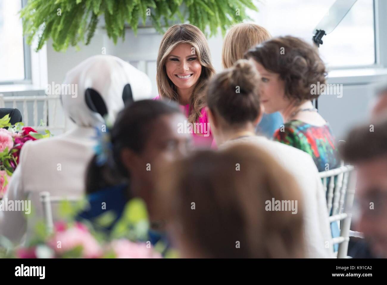 Stati Uniti prima signora melania trump durante un pranzo seguendo il suo indirizzo su bambini e bullismo presso le Nazioni Unite il 20 settembre 2017 a New York City. Foto Stock