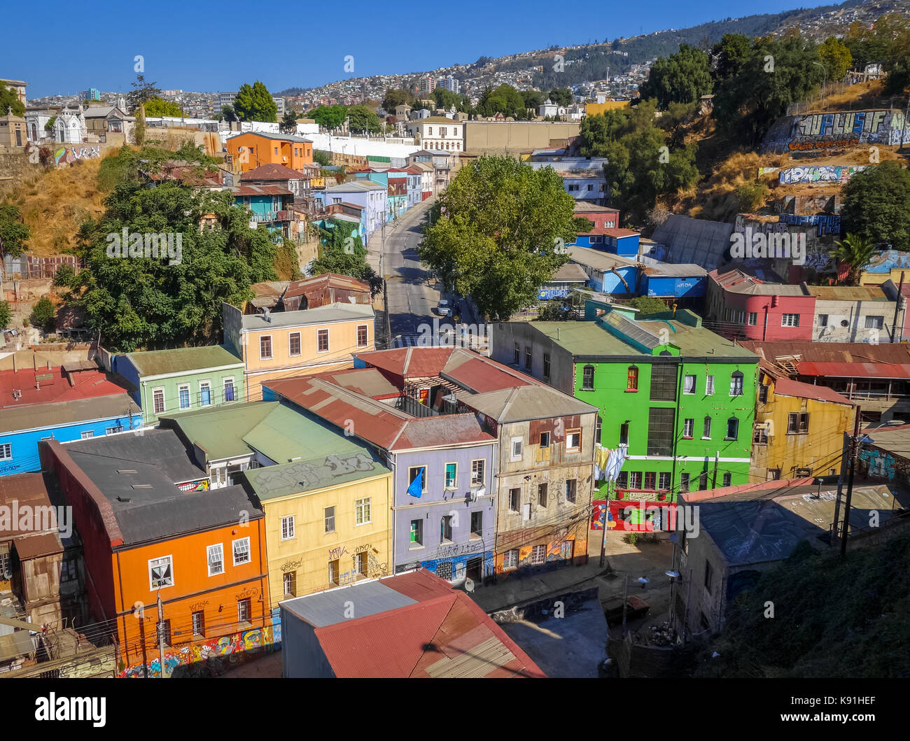 La colorata Vecchia case nella città di Valparaiso, Cile Foto Stock
