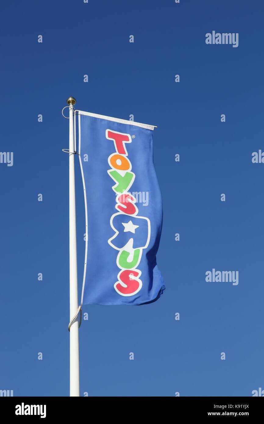 Aarhus, Danimarca - 8 agosto 2015: Bandiera della marca Toys R us. Toys R us è un giocattolo americano e capretti rivenditore di prodotti Foto Stock