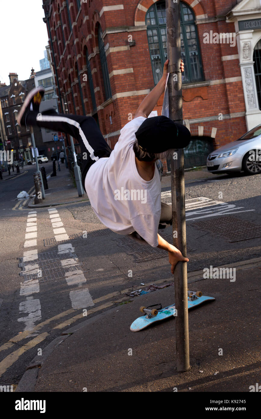 London, Regno Unito - 19 agosto 2017: ostacolo corso sulle strade di Hackney Foto Stock