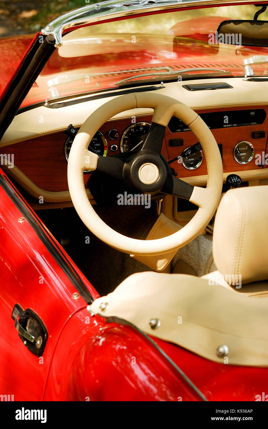 antiquariato, auto, automobile, posteriore, paraurti, auto, cromo, classico, convertibile, giorno, design, guida, fari, interni, stile di vita, Lusso, metallo, MG Foto Stock