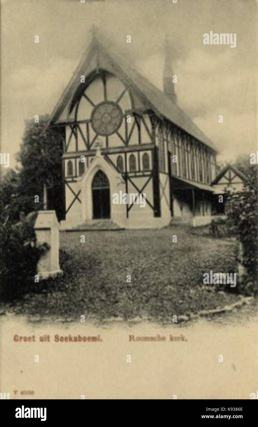 1404706 KITLV Groet uit Soekaboemi Roomsche kerk 1895 1908 Foto Stock