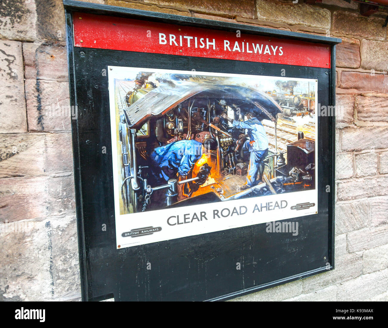 Un vecchio poster da anni cinquanta e sessanta su un British Railways segno Foto Stock