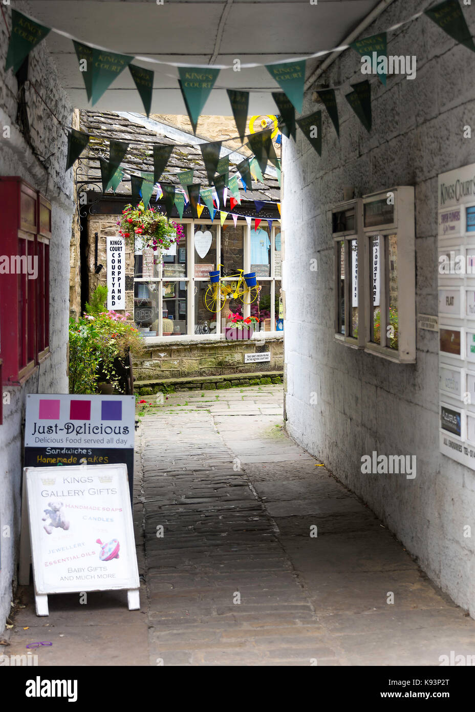 Kings Court Courtyard Shopping off High Street in ponte Pateley North Yorkshire England Regno Unito Regno Unito Foto Stock