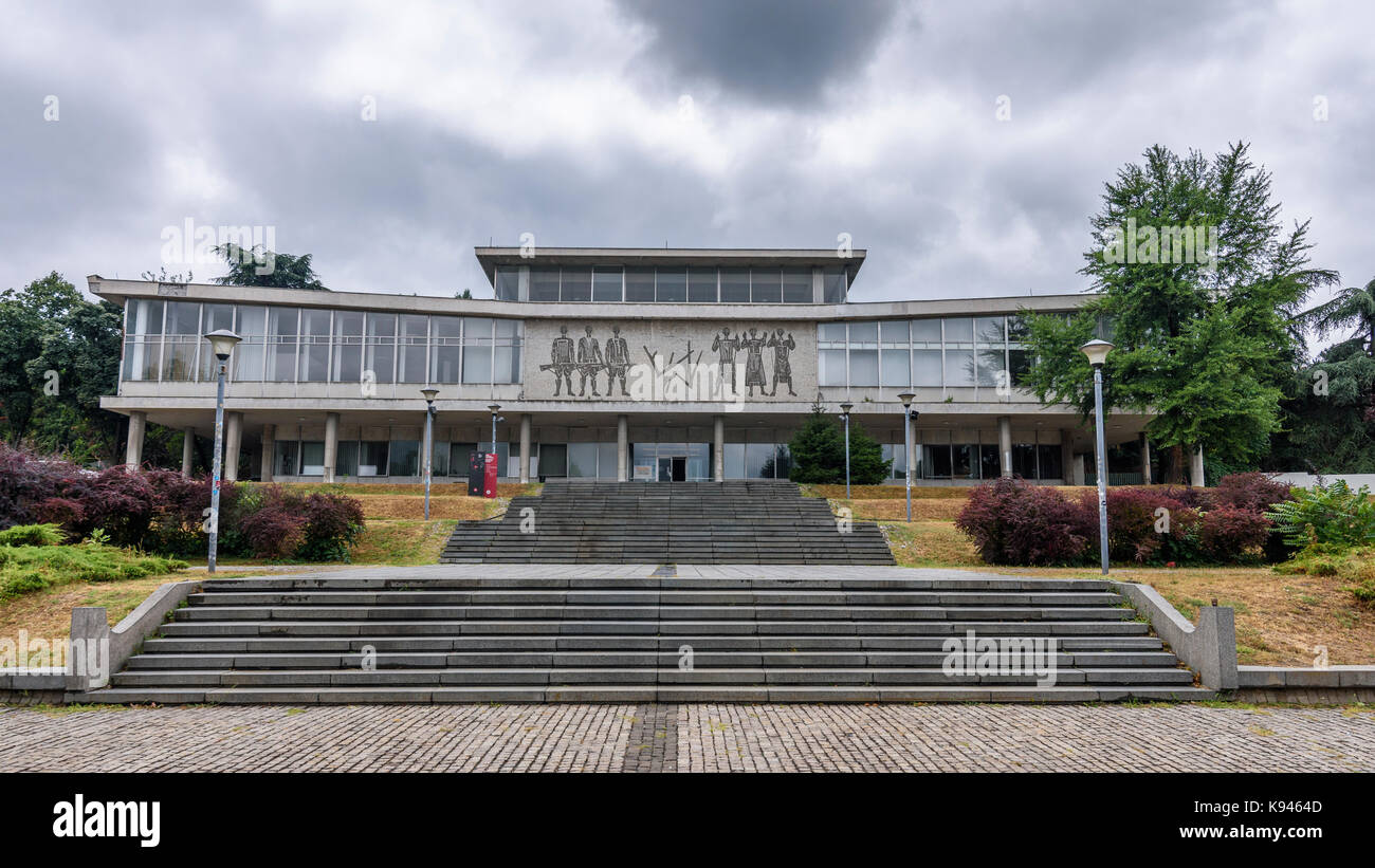 Vista esterna del museo di storia jugoslava, conosciuta anche come il museo tito, Belgrado, Serbia. Foto Stock