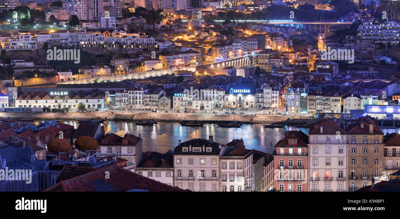 Vista della città di Vila Nova de Gaia e porto alberghi Porto Portogallo Foto Stock