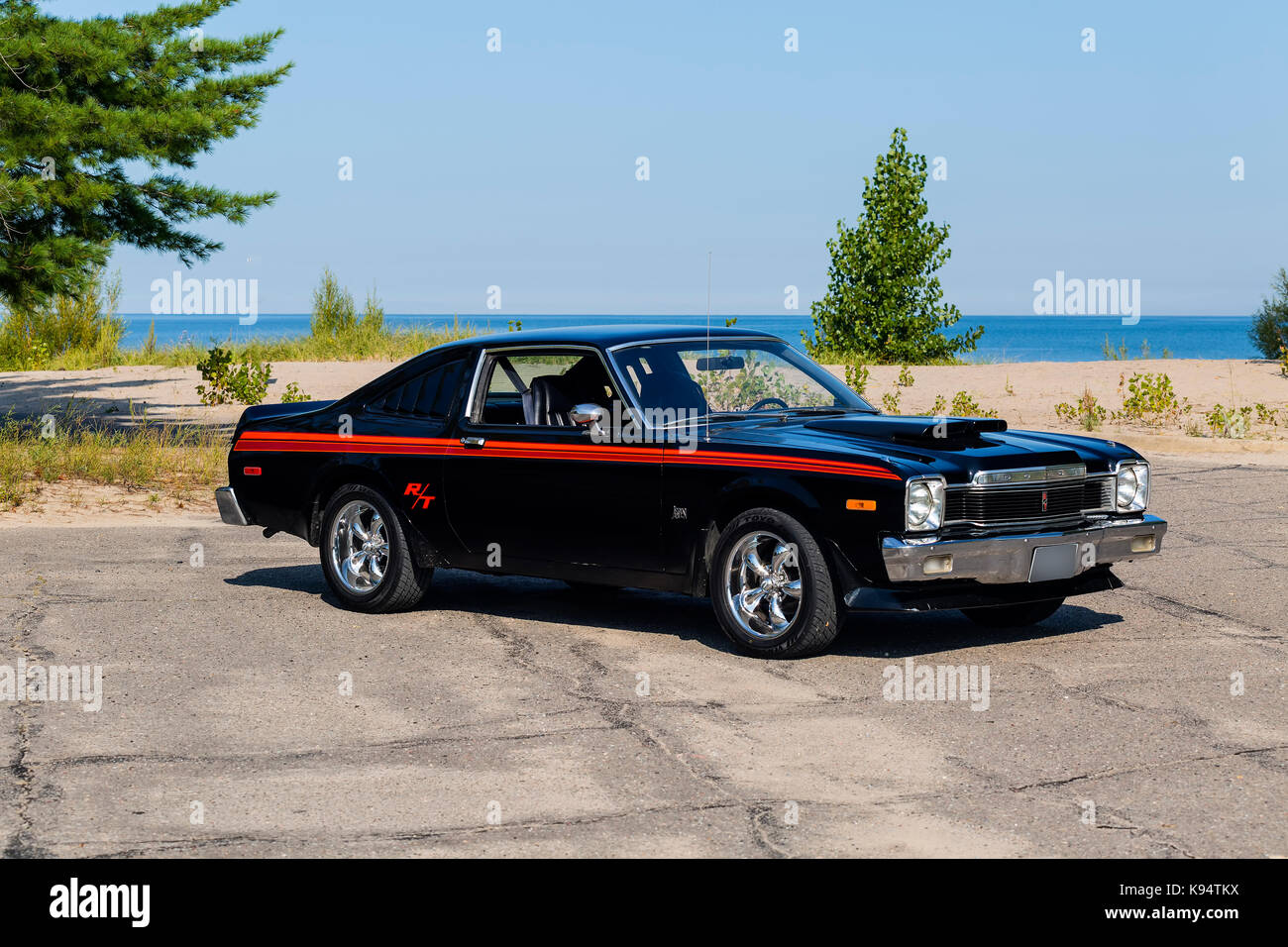 1977 Dodge aspen r/t sul marciapiede Foto Stock
