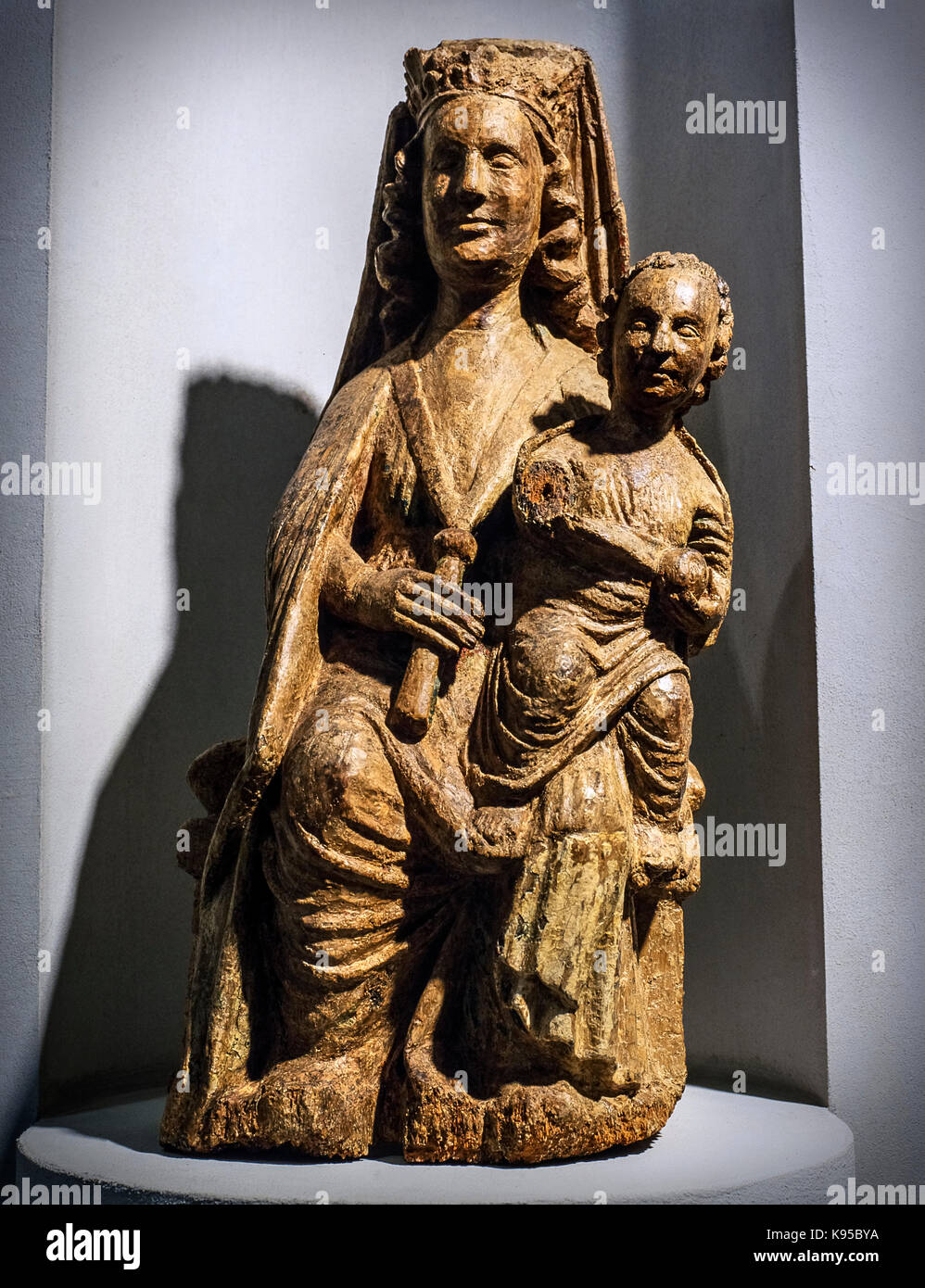 Italia medievale arte sacre - Madonna in trono con bambino 1300 - 1301 da officina, il maestro della Madonna di Oropa Foto Stock