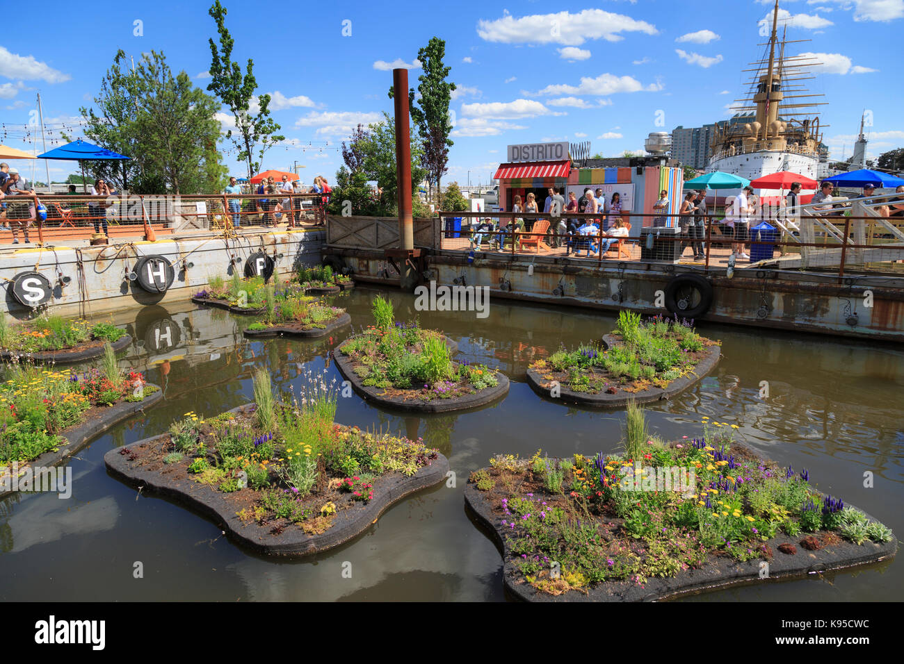 I giardini galleggianti in abete rosso Harbour Park, Penns Landing, Philadelphia, Stati Uniti d'America Foto Stock