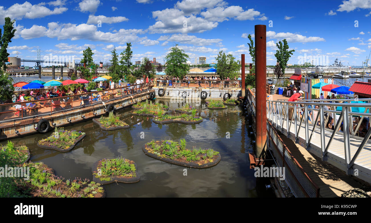 I giardini galleggianti in abete rosso Harbour Park (resistente e non tossico post-consumo di plastica,), Penns Landing, Philadelphia, Stati Uniti d'America Foto Stock