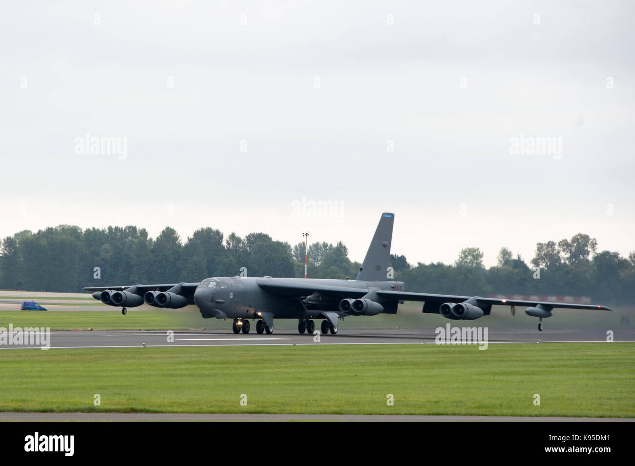A B Stratofortress, da Barksdale Air Force Base, La., decolla da Royal Air Force Fairford, Regno Unito, Sett. 18, 2017 Foto Stock
