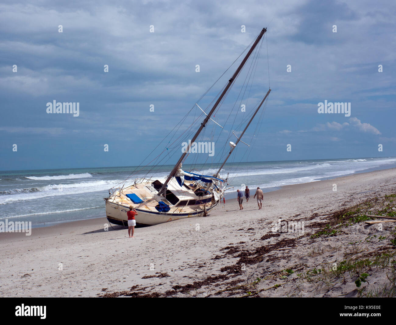 Nave fantasma spiaggiata dall uragano irma in Melbourne beach florida chiamato cuki da New Rochelle ny a titolo di key west Foto Stock