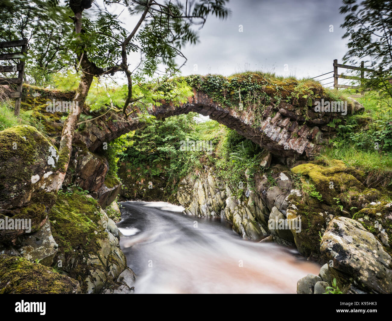 Si tratta di una rivisitazione di Monaco il ponte sul freddo cadde in Cumbria occidentale. l'ultima volta che ho fotografato da altri 'facile' lato di accesso (che implica semplicemente la s Foto Stock