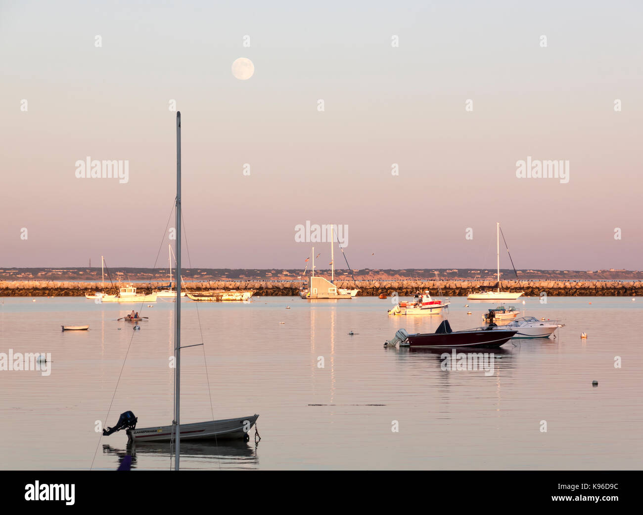 Porto barche al tramonto in a Provincetown, Massachusetts, Cape Cod, Stati Uniti. Foto Stock