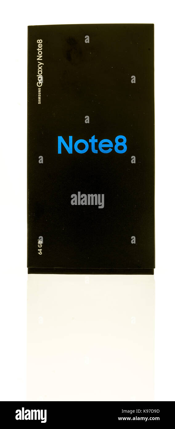 Winneconne, wi - 20 settembre 2017: una scatola dotata di samsung nota8 telefono isolato su un background. Foto Stock